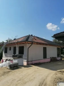 Montáž drevodomu vrátane strechy RD Kozárovce