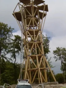 Montáž vyhliadkovej veži Brezová pod Bradlom