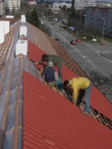 Demontáž a montáž novej škridle Levice