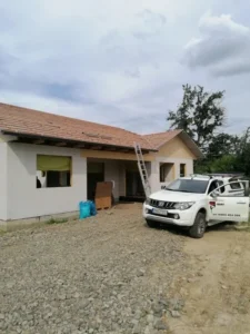 Montáž drevodomu vrátane strechy RD Kozárovce