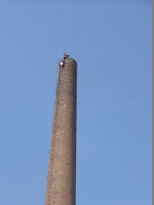 Búranie komínového telesa Senec